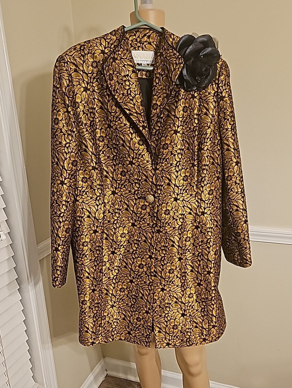Ekegant Black And Gold Floral Brocade Women's Two Piece Shirt Suit